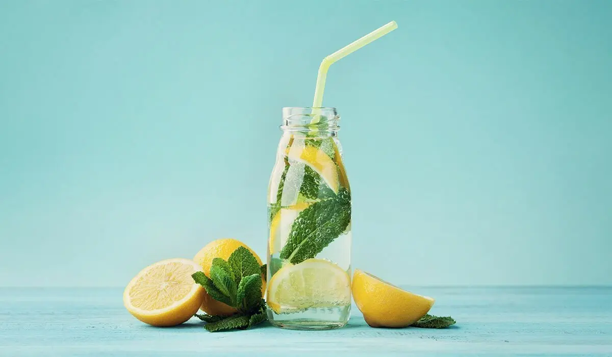 Limonlu su günümüzdə, ruh halınıza, enerji Bir Stəkan Limonlu suyun Faydaları